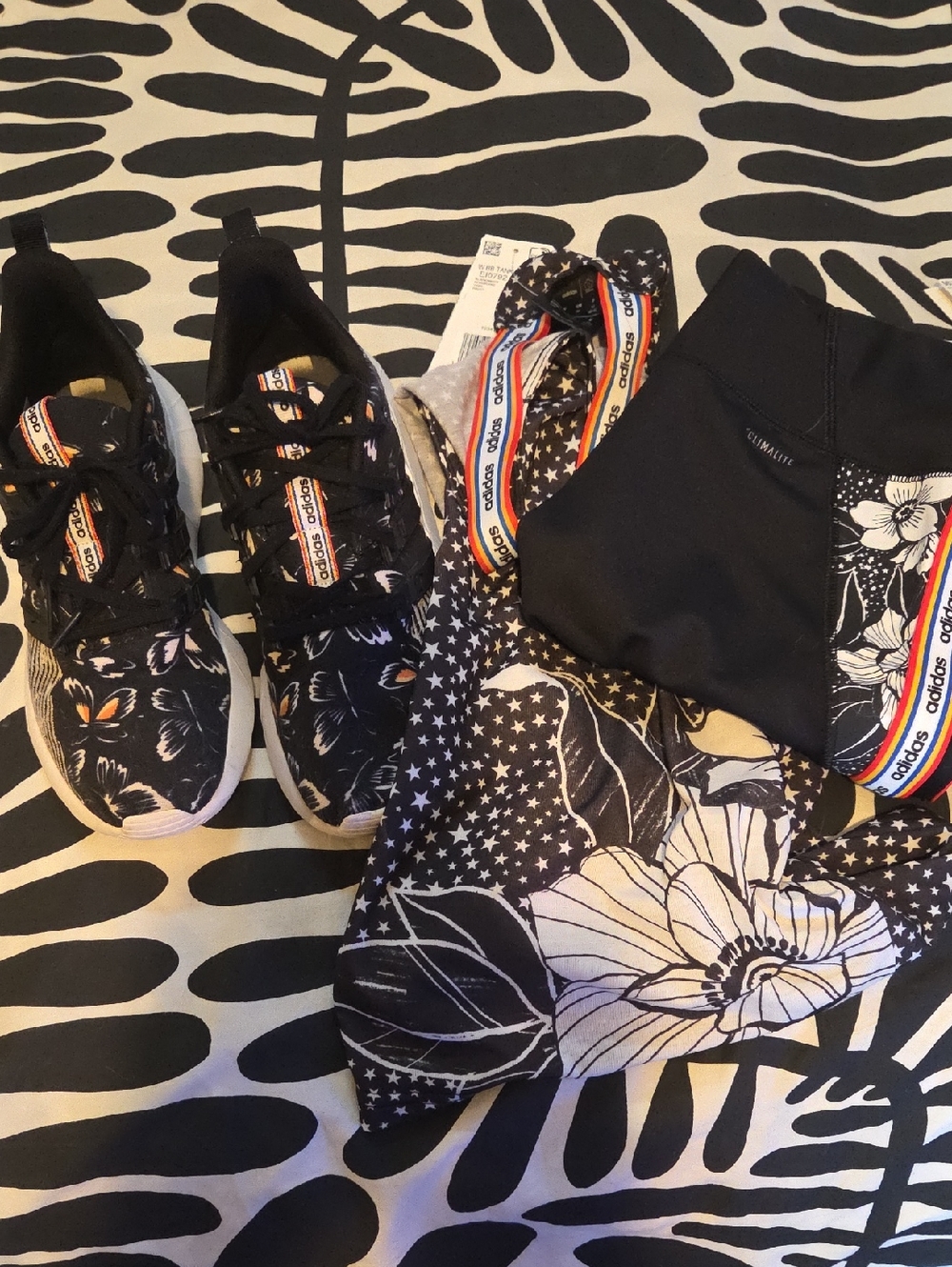 NWT Medium Climalite Tight and Tank in B&W ADIDAS Trim, Questar FLOW shoe, EUC 8
